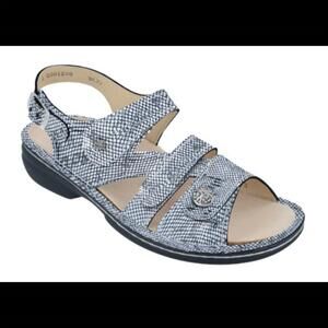 NEW FINN COMFORT women's gomera sandal in blue words